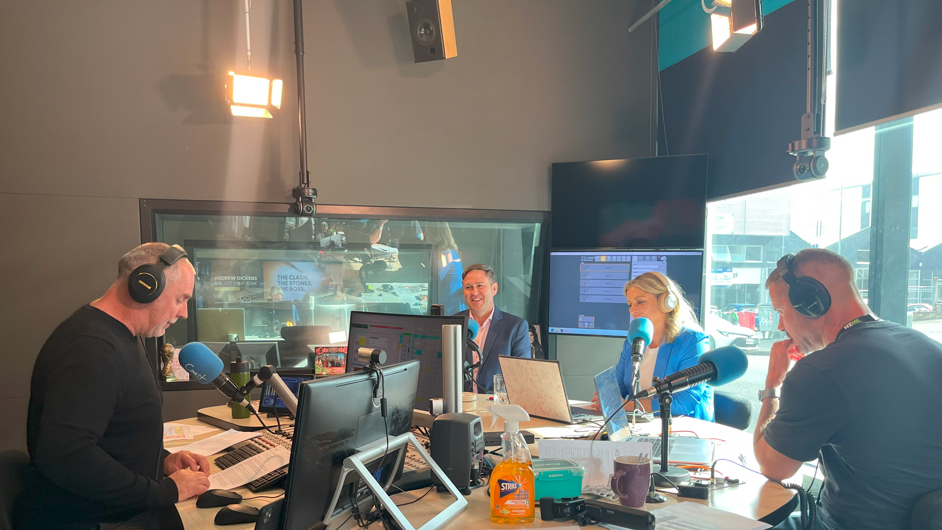 What does the OCR cut mean for your mortgage? Milford Financial Adviser Gareth Stythe chats with Toni, Jase and Sam on The Coast about ways to make the most of a mortgage rate drop, including why now could be a good time to consider an investment fund over a term deposit.